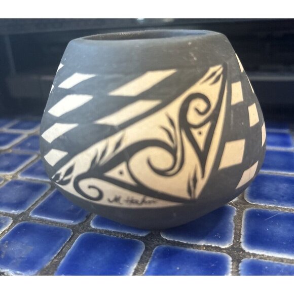 Vintage Native American Indian Small Hopi Pottery Pot Signed Unknown Artist - Picture 1 of 8